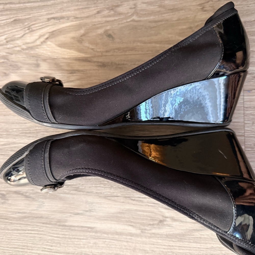 Anne Klein Black Patent Flats - Picture 4 of 6